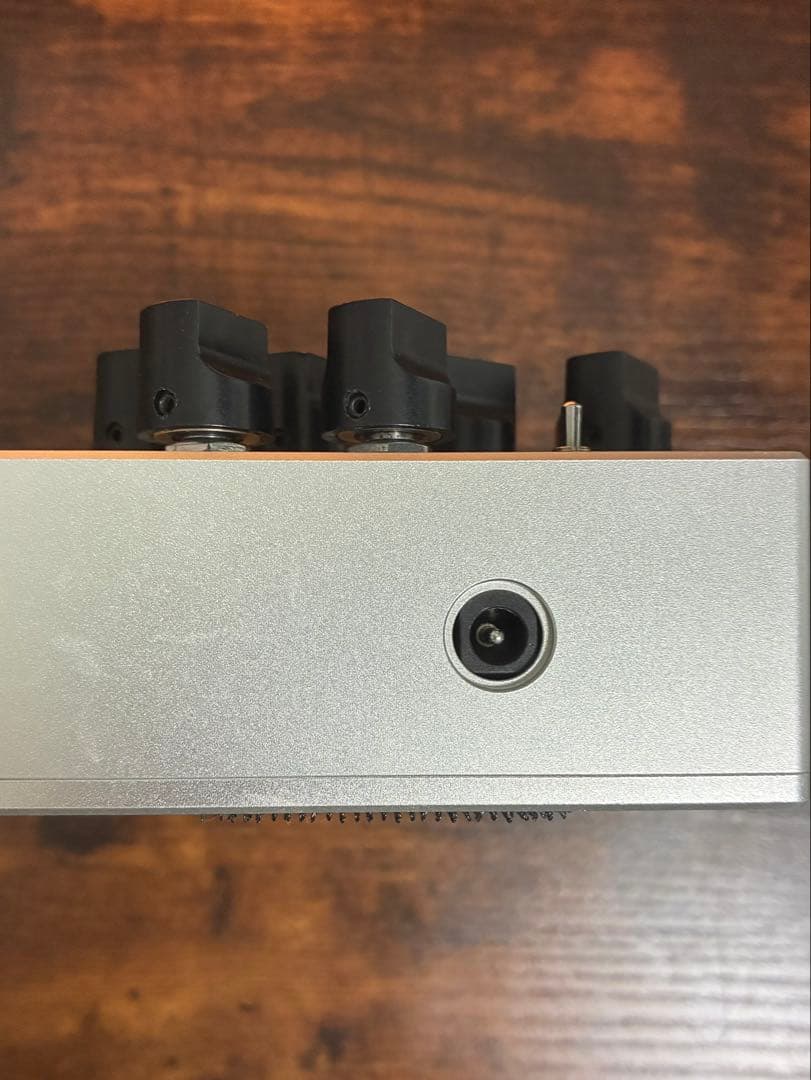 titania v2 高ゲインディストーションペダル