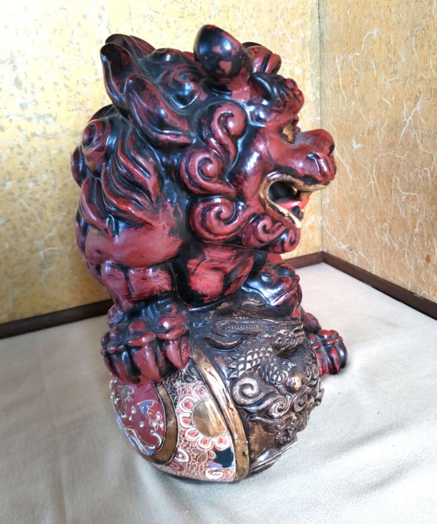 九谷焼　玉獅子置物