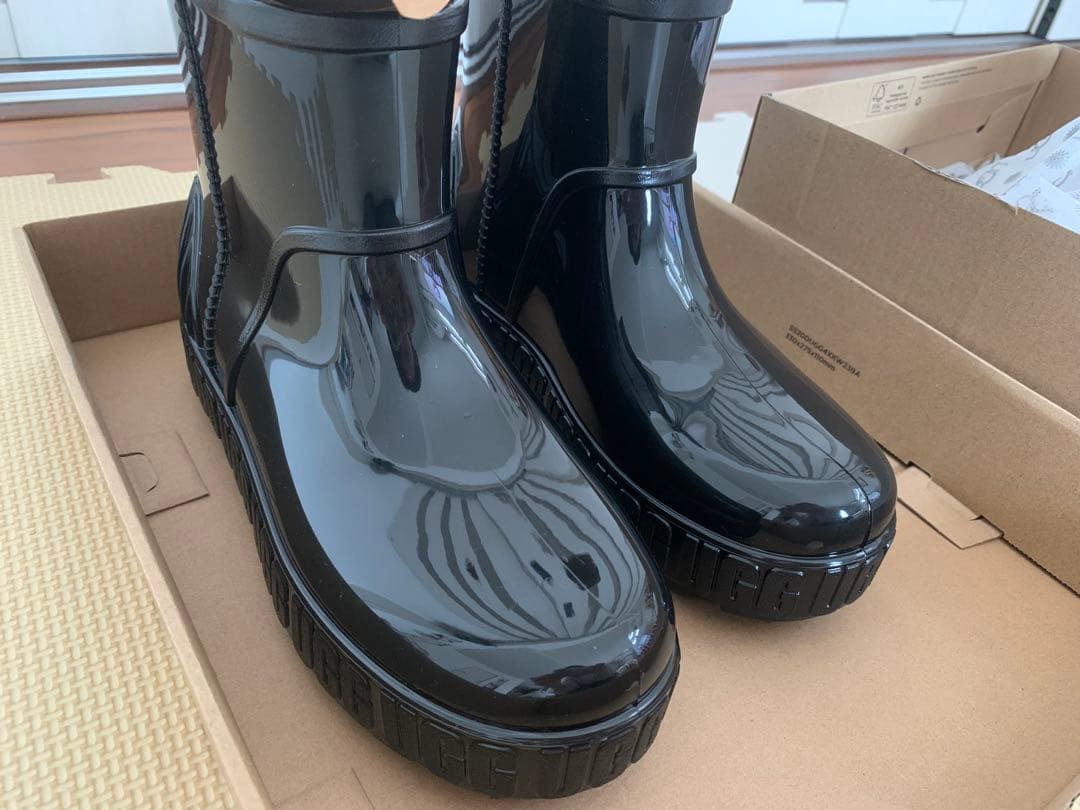 UGG ブラック ショートブーツ