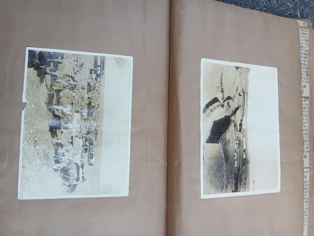 満州の古い写真８１枚、新聞の切抜２８枚が、貼り付け、建築　死体、自動車、戦闘機