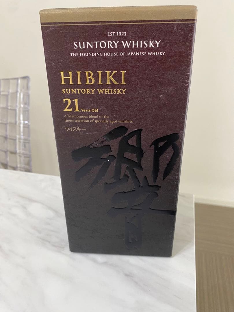 新品　響21年　ウイスキー　サントリー　お酒