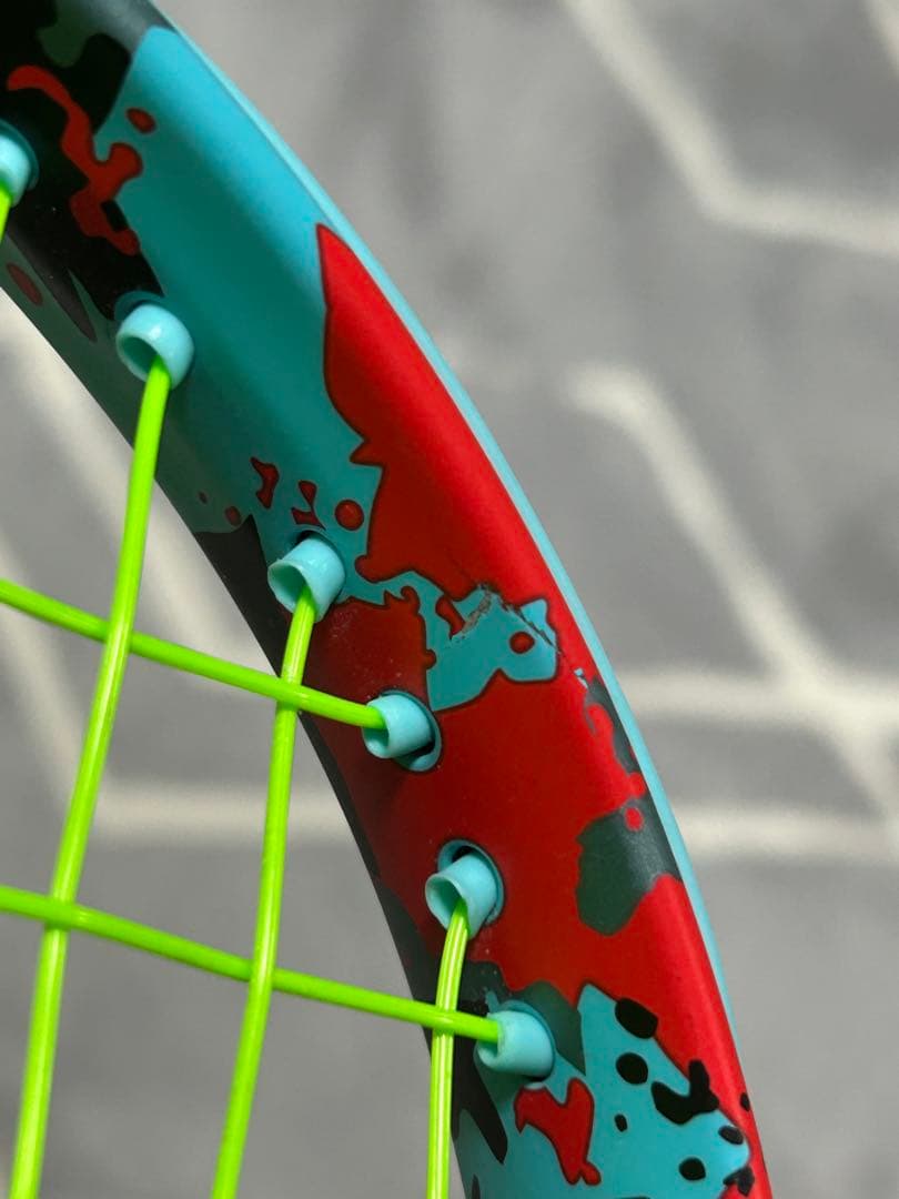 ジオブレイク70vヨネックス　少しひびがあり