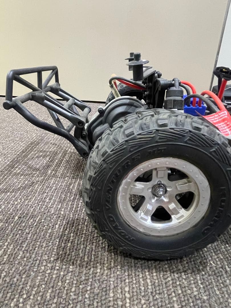 traxxas shlash 送料込みにしたのでお値段上がりました