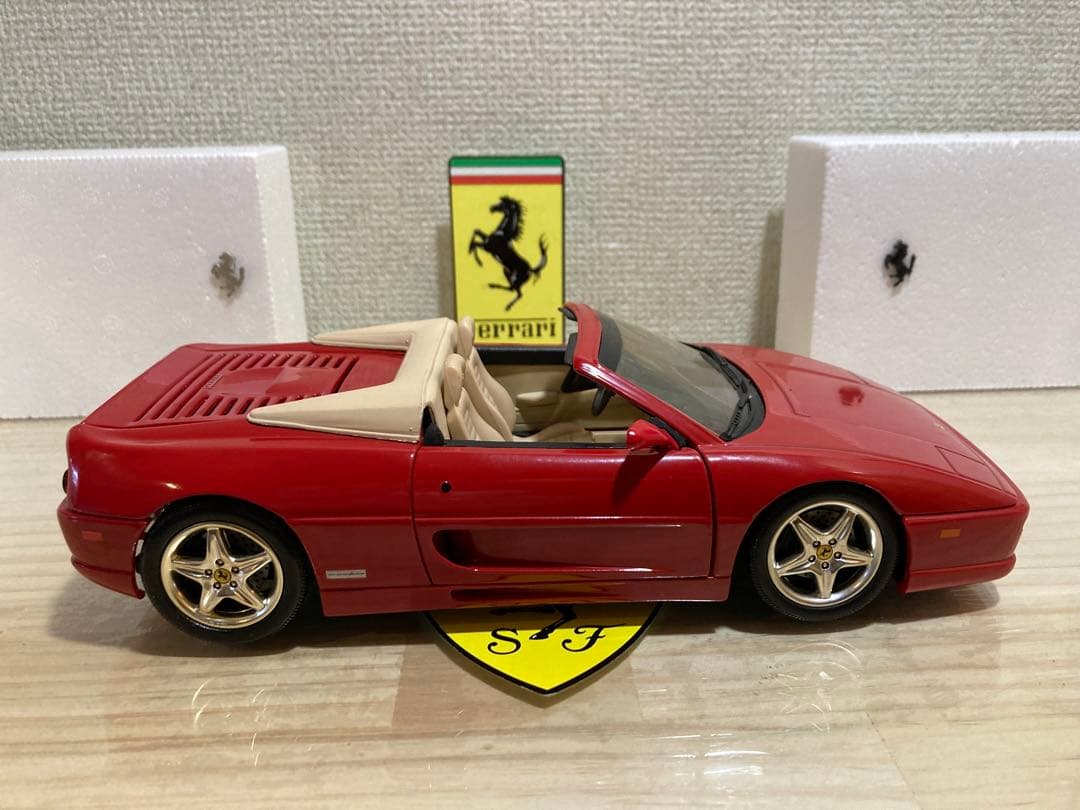 ミニカー FERRARI F 355 SPIDER 1:18
