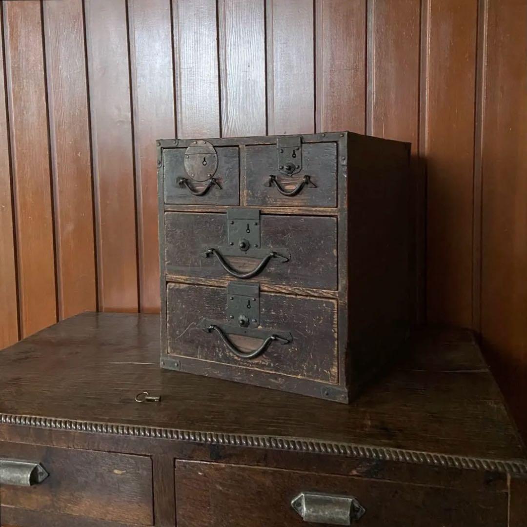 古い小引き出し　年代物　時代家具　　3段　鍵付き