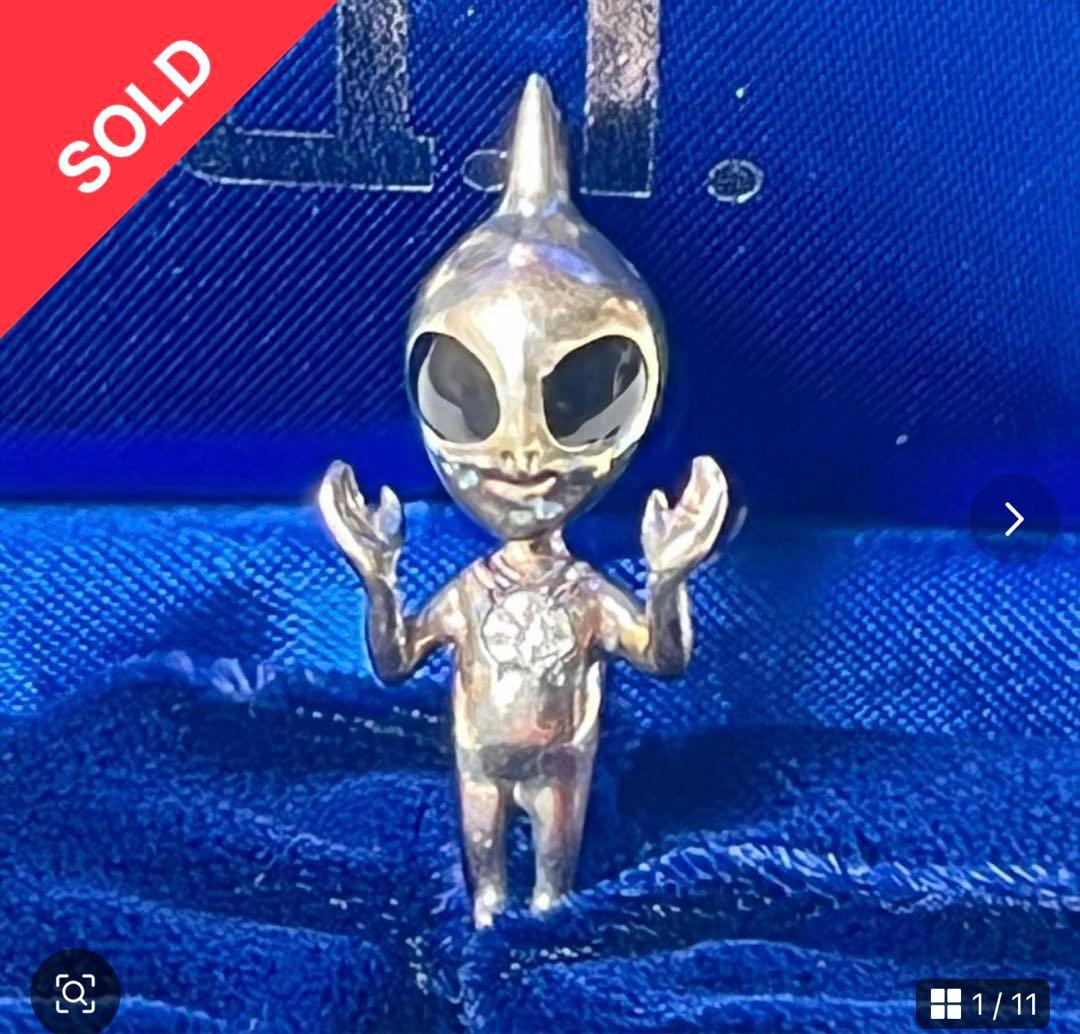 【田中貴金属製】輝け！ U.T. 宇宙人 ペンダントトップダイヤモンド0.1ct