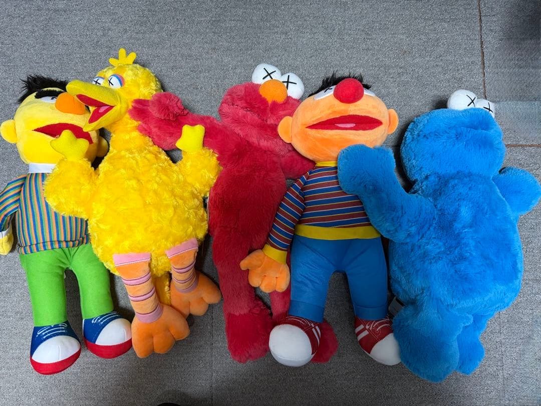 セサミストリート KAWS タグ付き