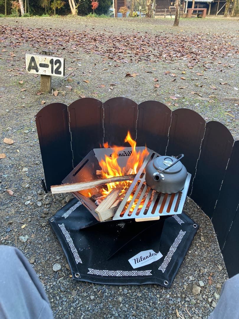 ハイランダー焚き火台　六花 ブラックエディション　専用梯形五徳と焚き火シート付き