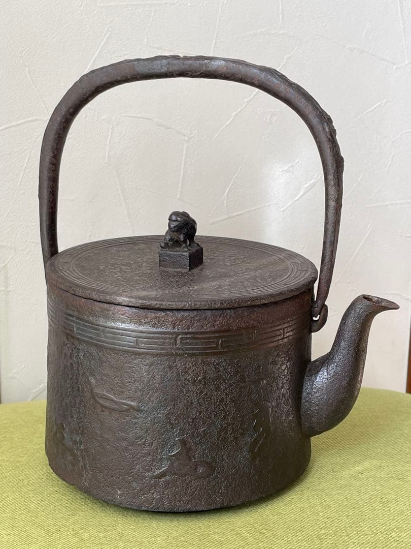 [時代物] 南部鉄瓶　鈴木盛久造　広口筒形　獅子摘み　1.5L