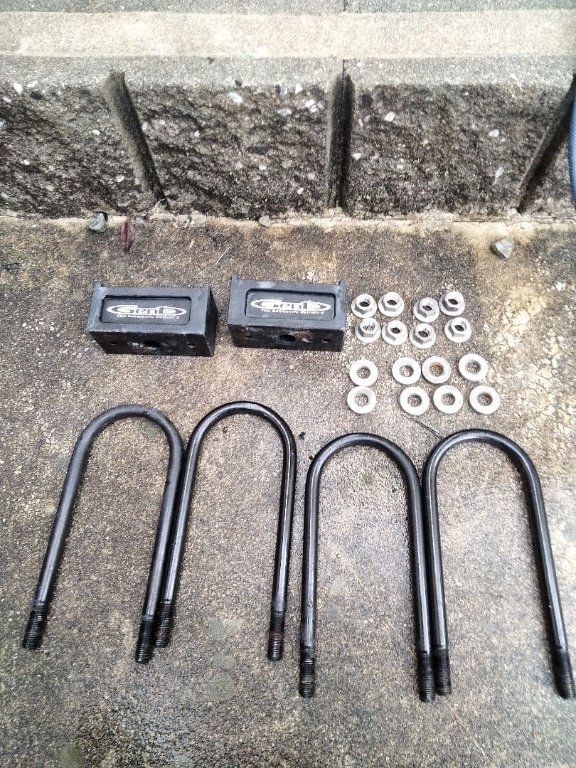 ハイエース　玄武　2インチ　ローダウン　ブロック