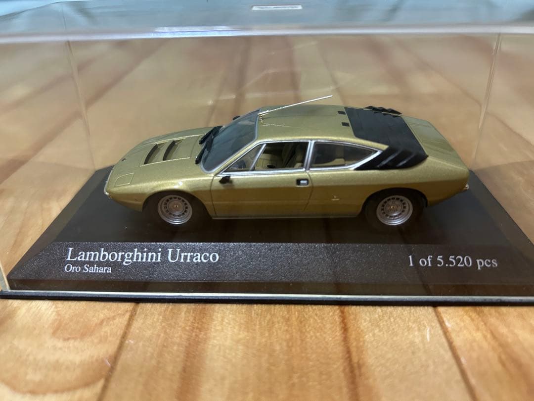 ランボルギーニ ウラッコ 1/43 MINICHAMPS ミニカー ゴールド
