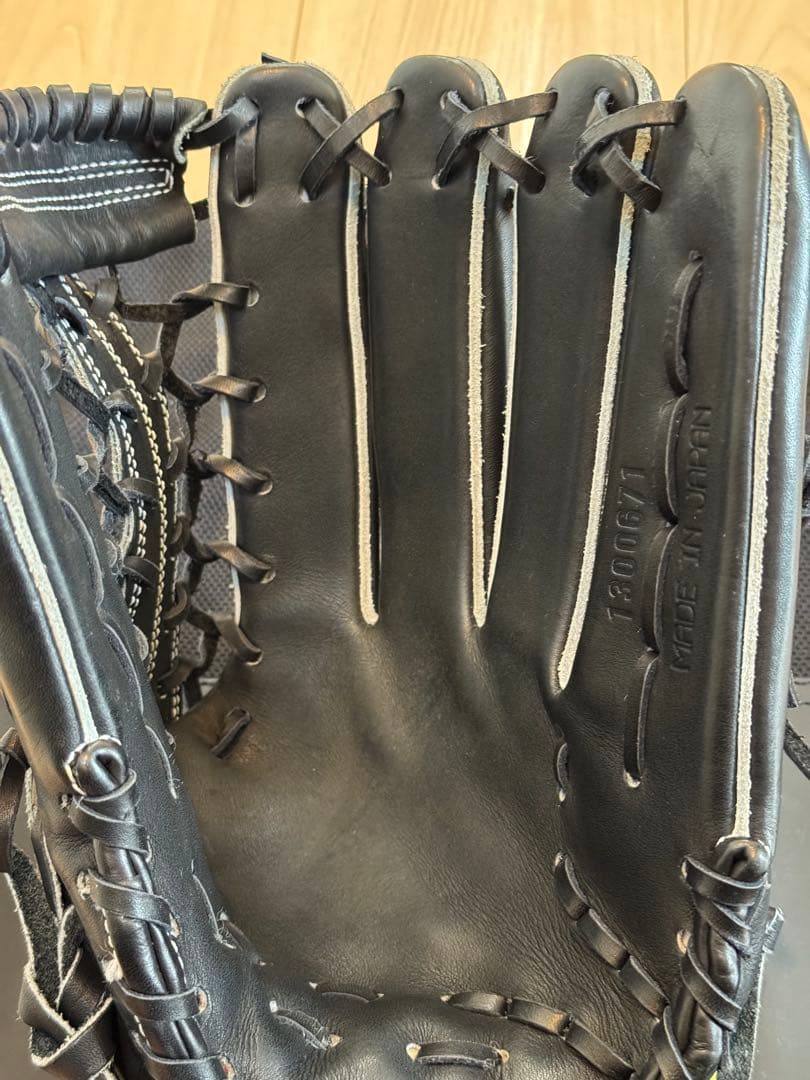 【美品】アンダーアーマー　野球硬式グラブ　外野手用　黒　(1300671）