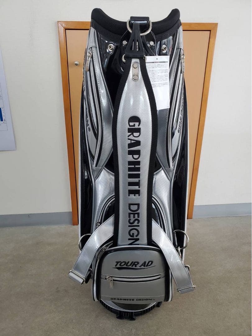 GRAPHITE DESIGN TOUR AD シルバー　キャディバッグ