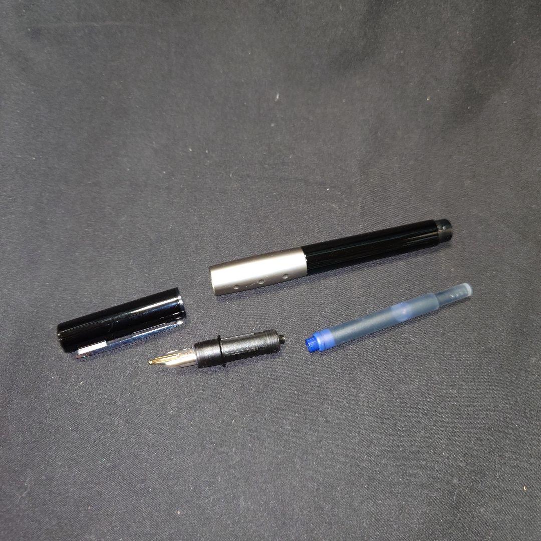 ラミー　アクセント　万年筆　ブラック　金ニブ　М