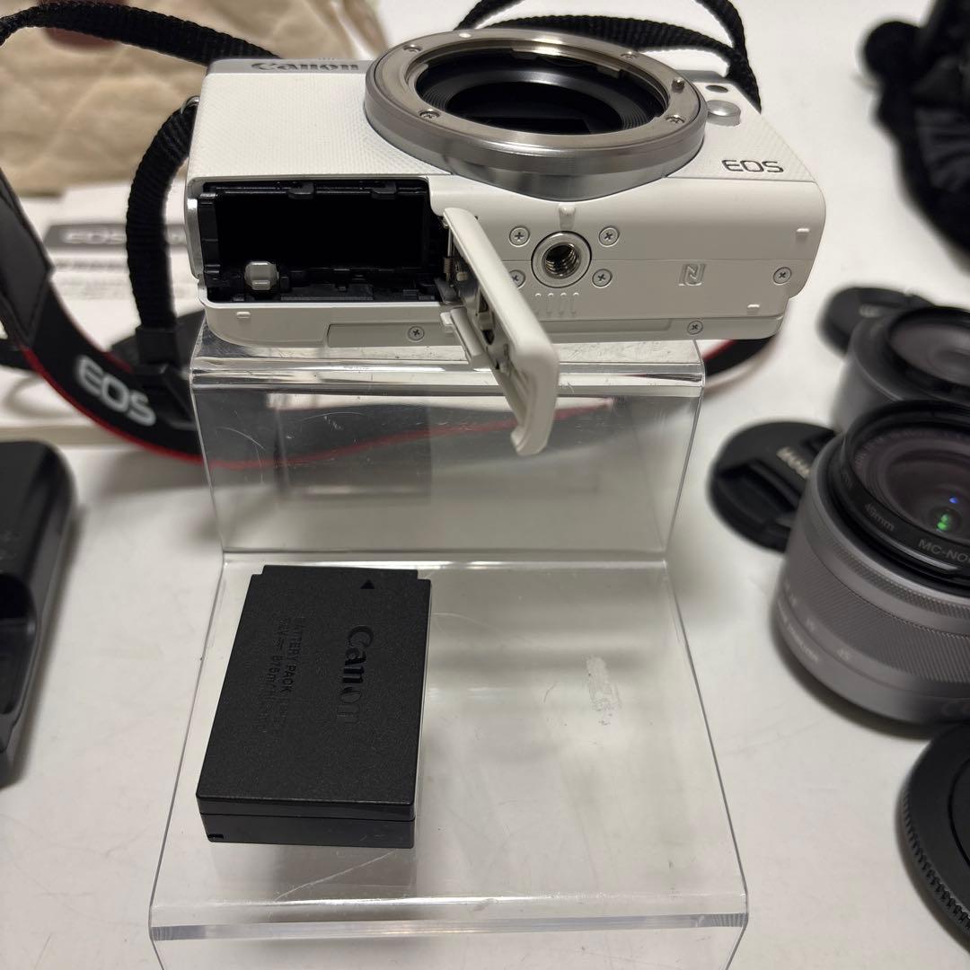サ*ー様 Canon EOS M100 ホワイト レンズ2点 ミニ三脚 備品あり