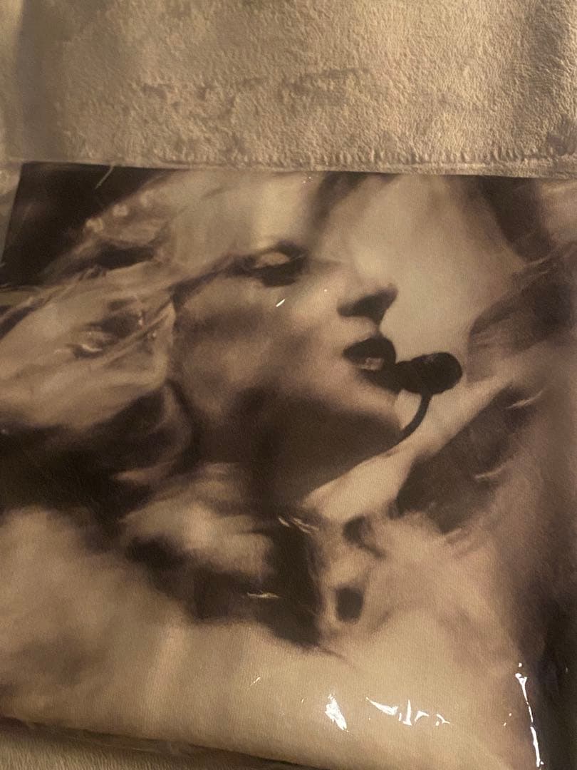 Lady Gaga VIP Gold Merch - 2026年　VIPギフト