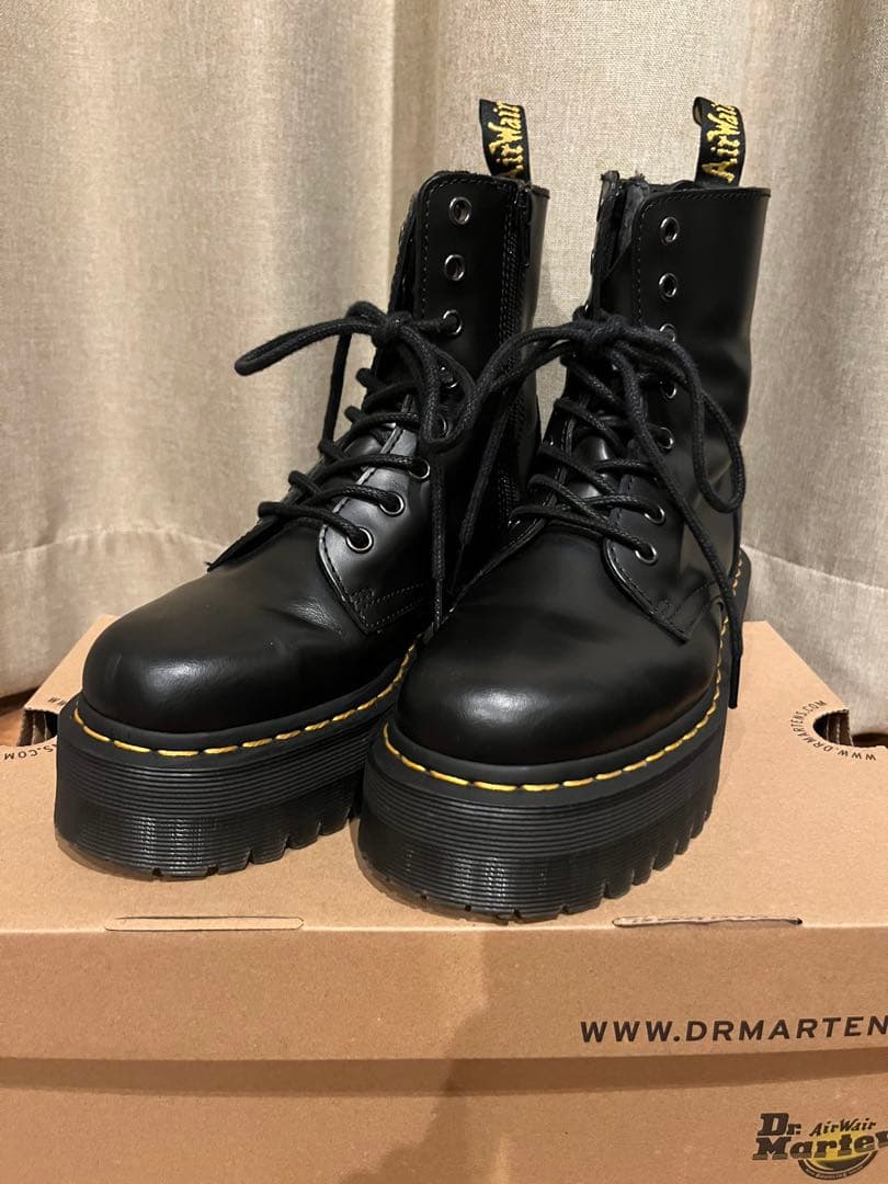 あいら Dr. Martens 厚底ブラックブーツ JADON UK4