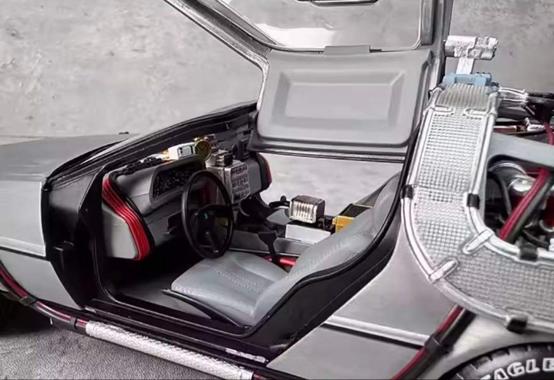 デロリアン 1/18スケール モデル Hot Wheels