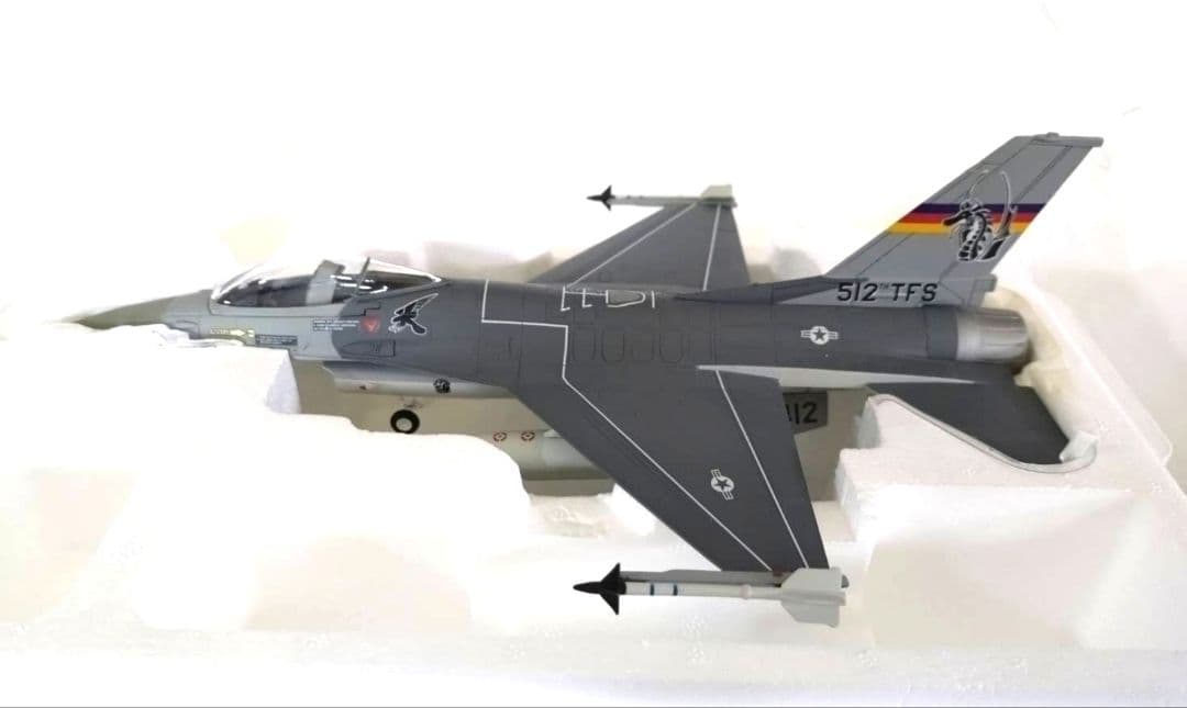 未使用開封品　1/48　COLLECTION ARMOUR F-16ファルコン