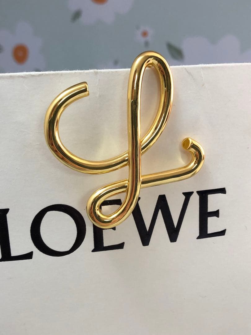 ロエベ　メタルブローチ　4.8cm ゴールド　超美品