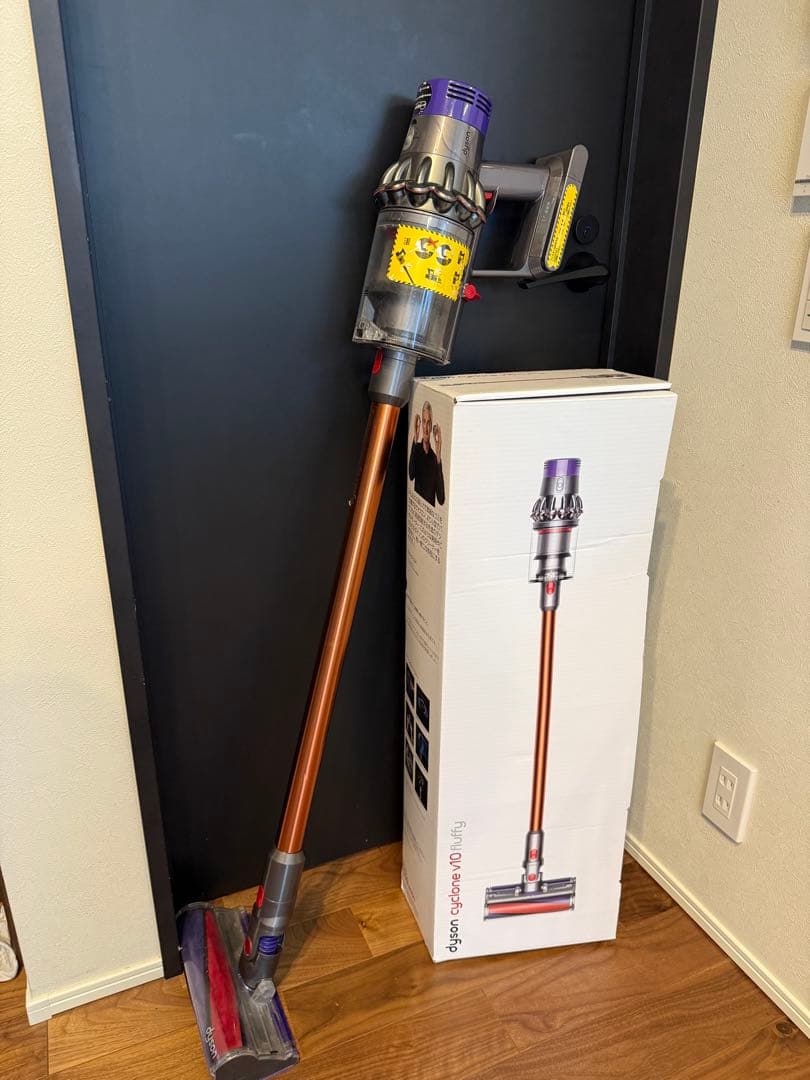 dyson cyclone V10 スティッククリーナー 充電器あり　箱付き