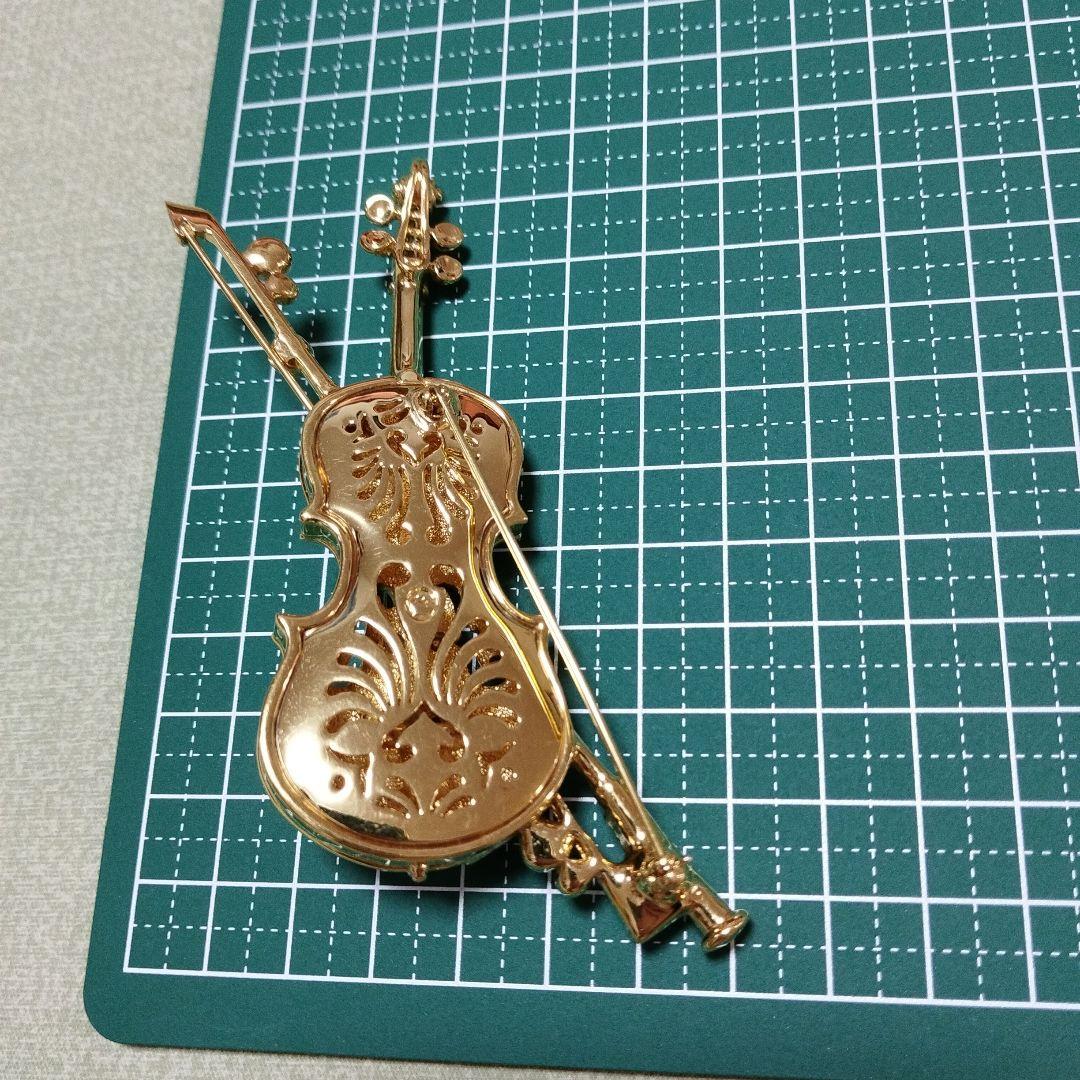 スワロフスキー　バイオリン　ブローチ