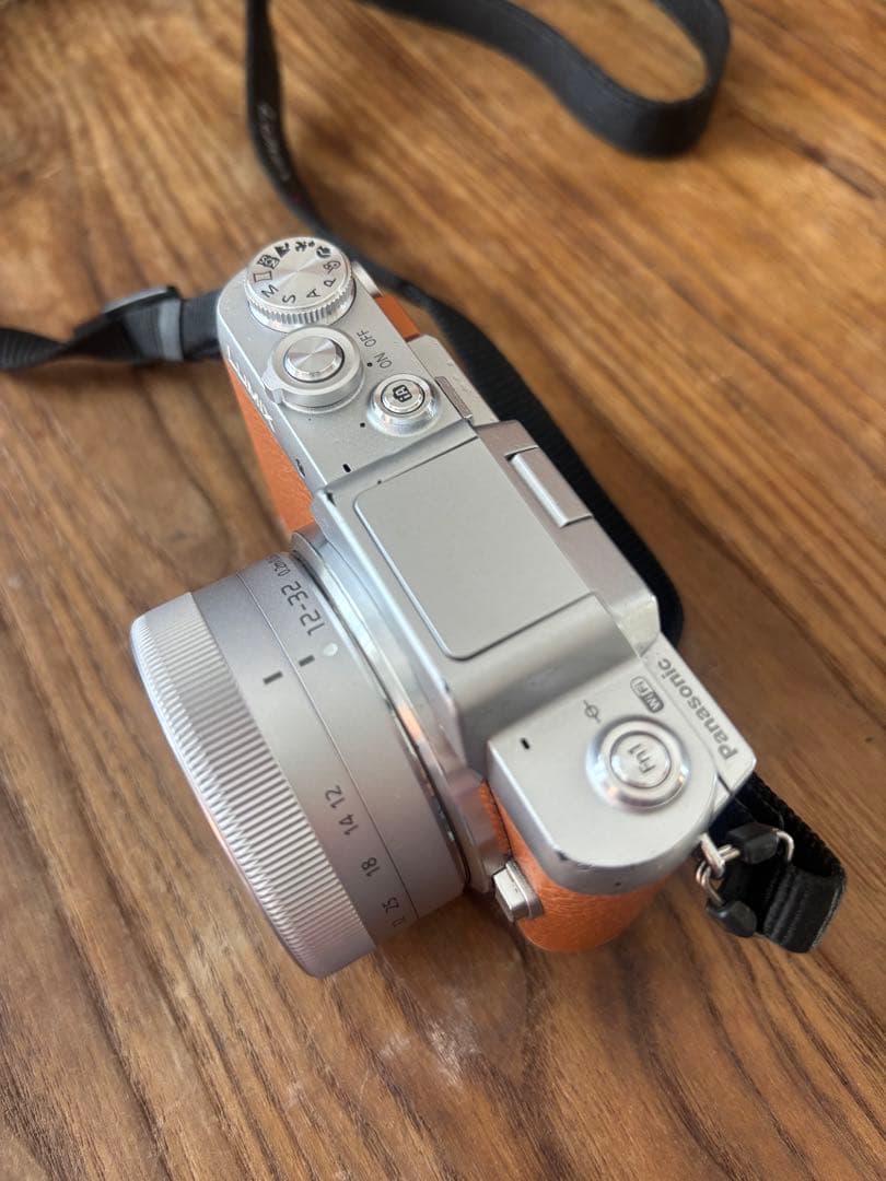 デジタルカメラ　LUMIX DMC-GF7