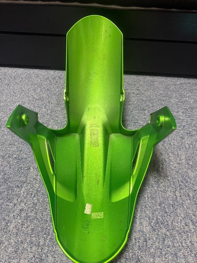 ニンジャ400 純正フロントフェンダー　2024年式