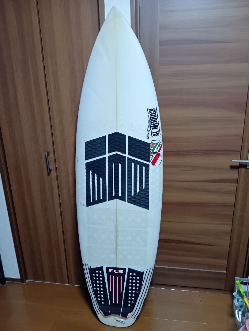 アルメリック#4 値引きあり 5'10 フィン.ケース.リーシュ付き