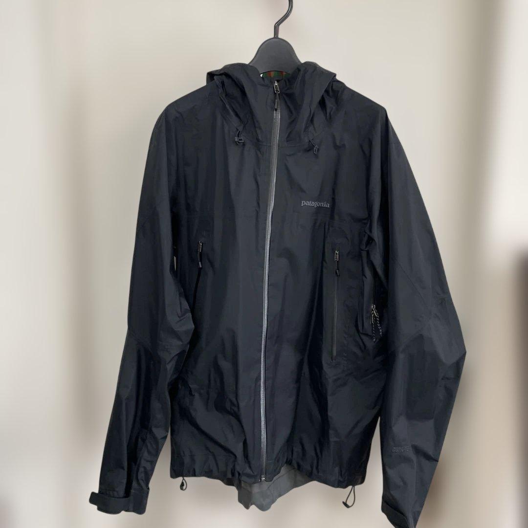 patagonia 黒 ナイロンジャケット フード付き