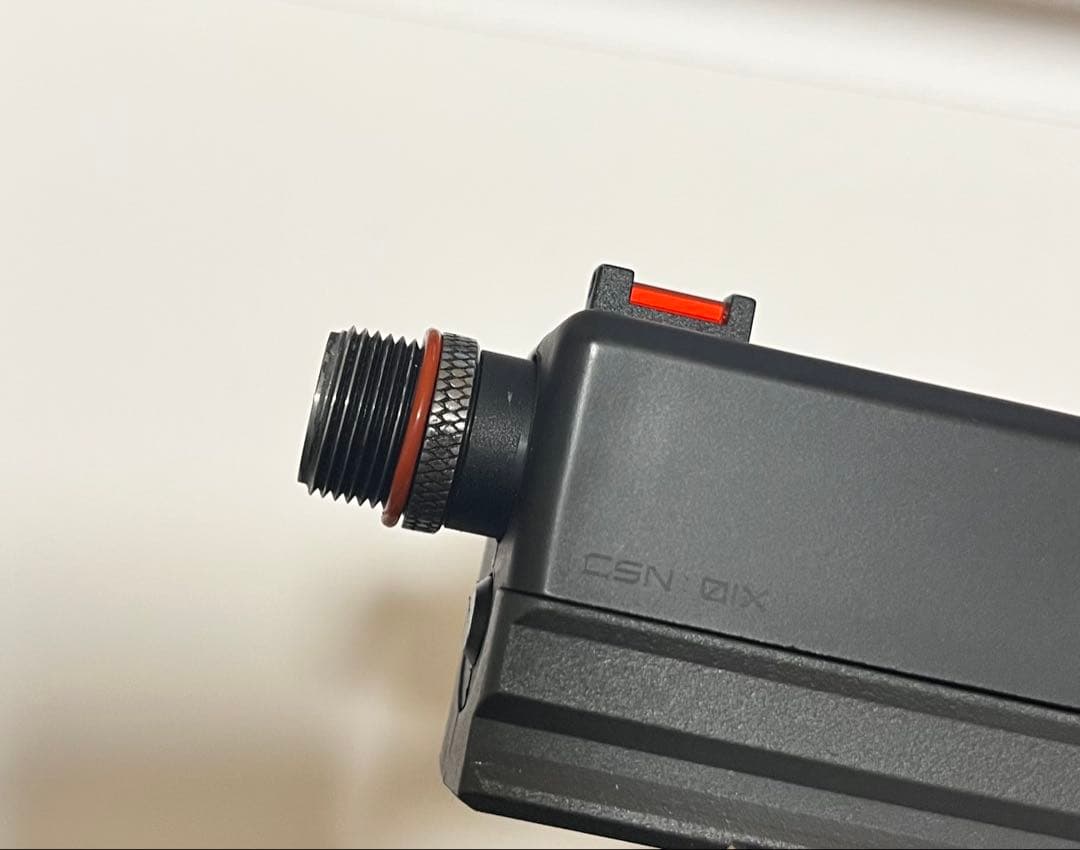 Carbon8 ストライカー9 QUELL