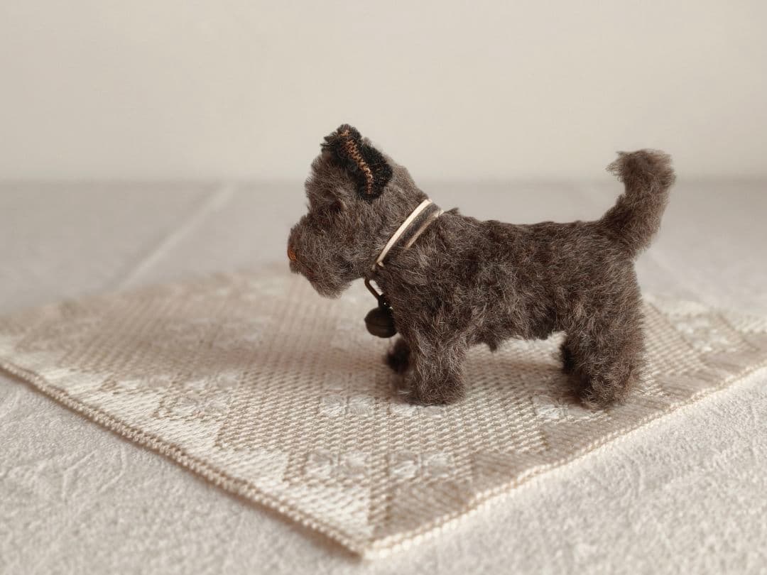 * vintage teria ♡ * シックでかわいい 革ベルトの テリアさん