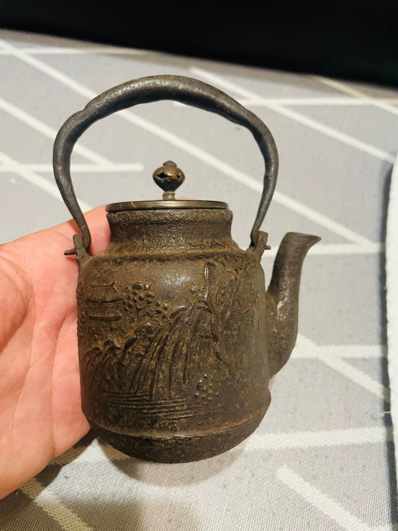小さい鉄瓶　古いでさす