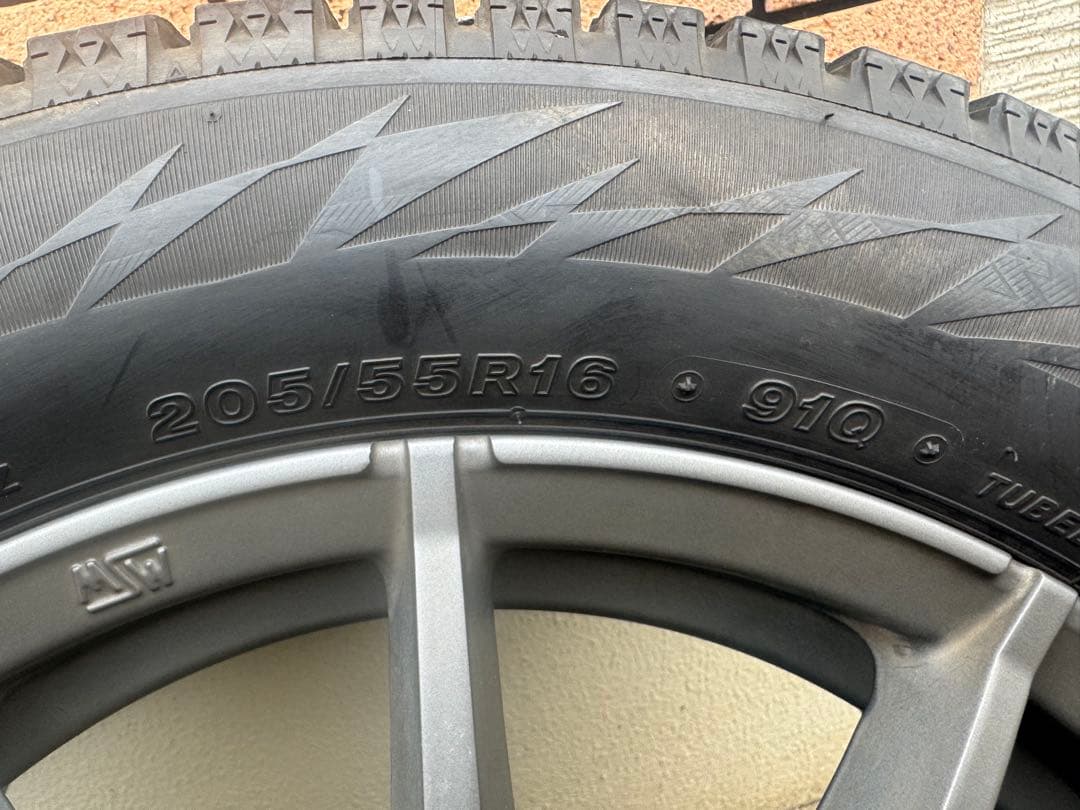 ボルボV40スタッドレスタイヤホイールセットMSW OZ 205/55R16