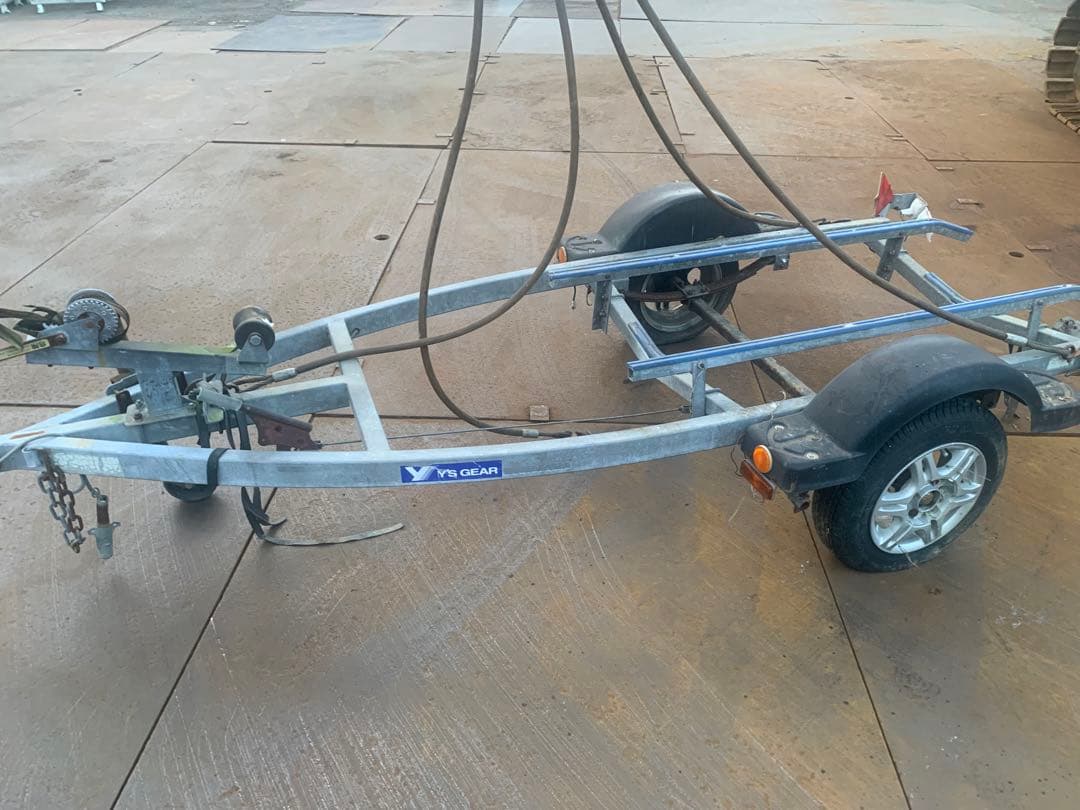 水上バイクトレーラー