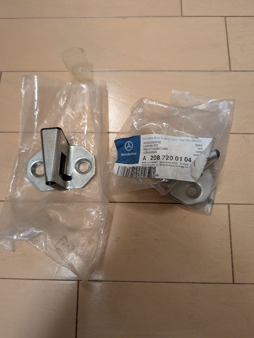 送料込！　メルセデスベンツ W124 ドア ロッキング アイ