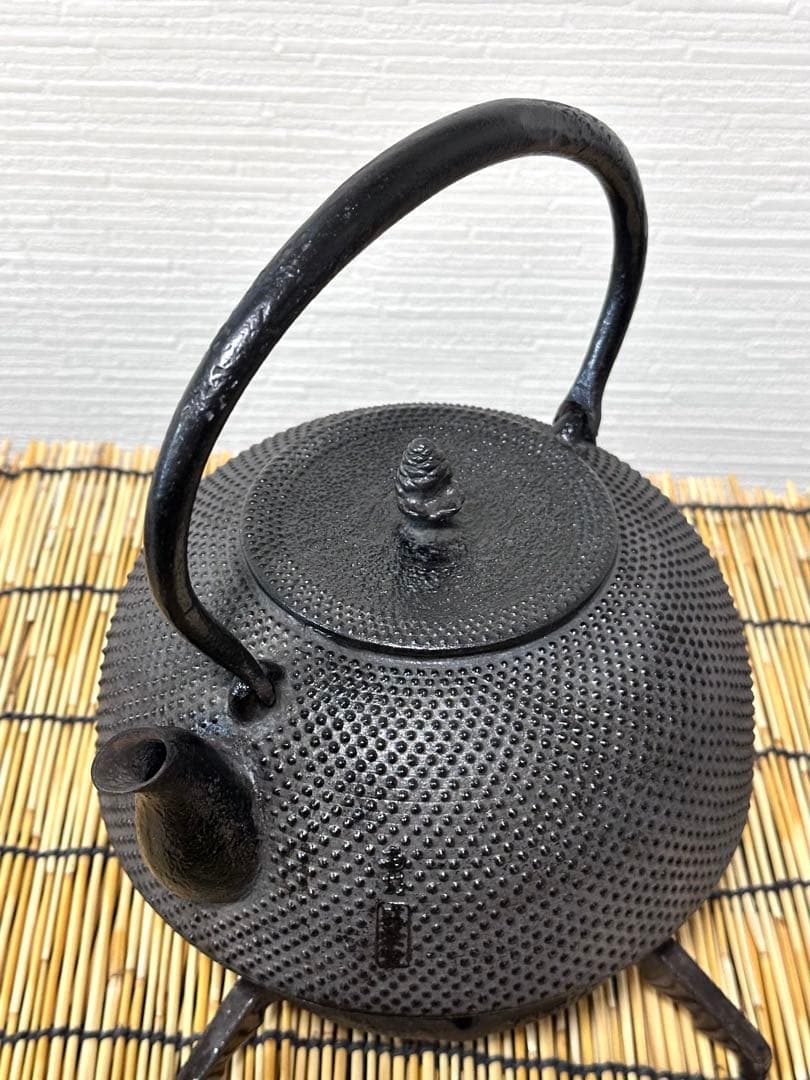 未使用相当、長期保管品、栞付 南部盛栄堂造１５型アラレ 鉄瓶 南部鉄瓶 南部鉄器