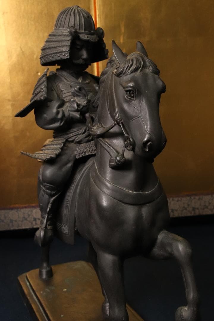 金工師　美雪作　古銅製　銀象嵌　楠木正成公　高さ48㎝　重さ14㎏ EE001