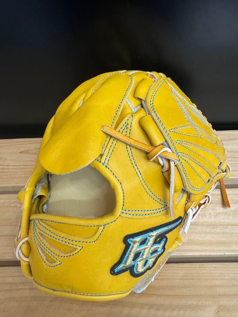 超限定品！ハイゴールド 硬式用グローブ 投手用　定価39,600円 真極