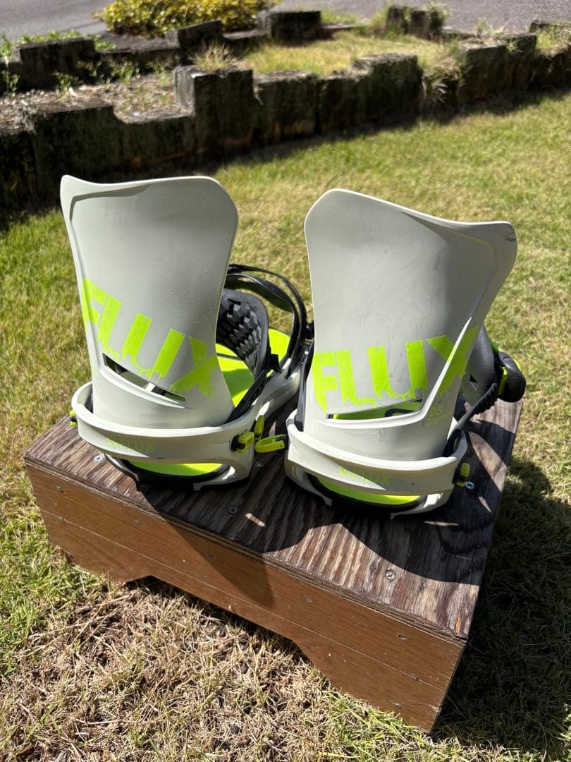 FLUX スノーボードビンディング ホワイト/イエロー　DS