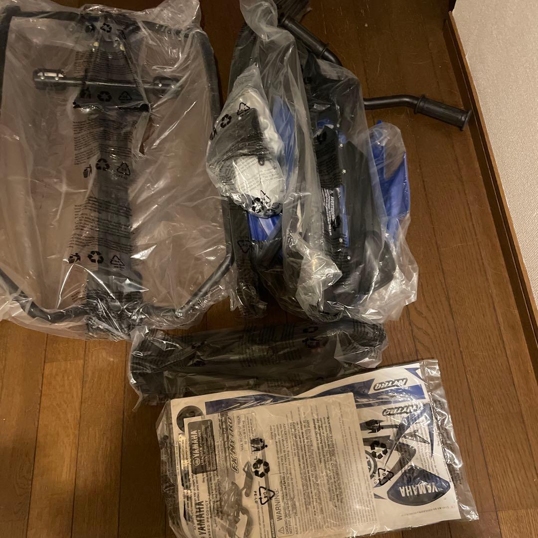 2/1までの出品‼️新品未使用！YAMAHA スノーモービル型ソリ　青　ヤマハ
