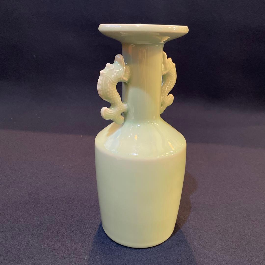 「平戸焼」青磁 【横石 嘉助】(作)の『鯱耳(シャチミミ)花瓶』共箱※美品　花入