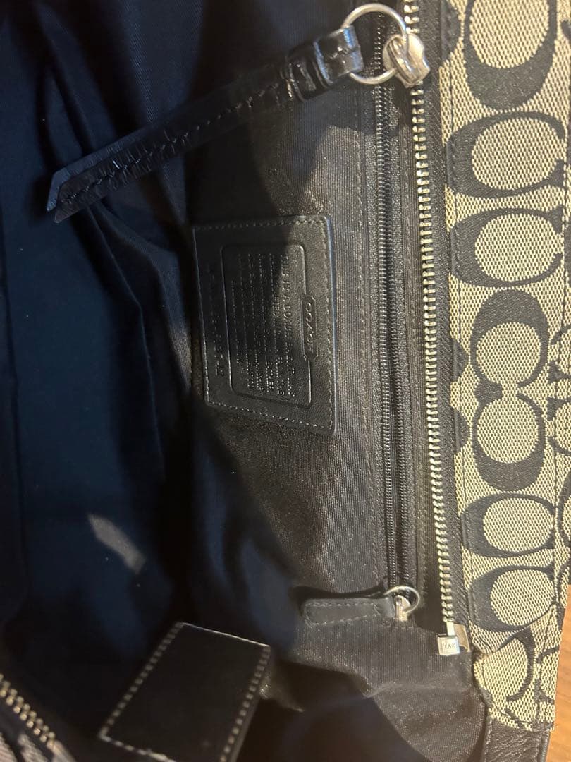 Coach ショルダーバッグ 黒　シグネチャー　肩がけ