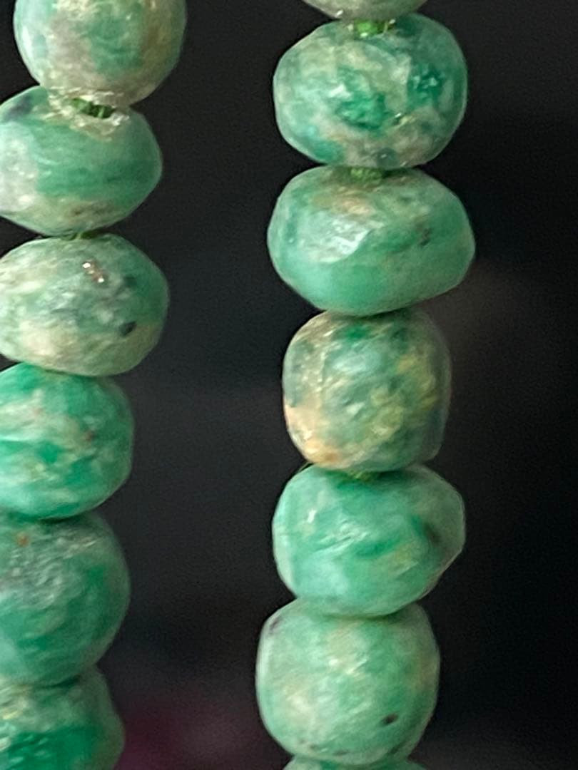 エメラルド　ビーズ