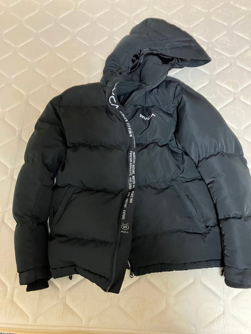 RVCA ブラック ダウンジャケット Ｓサイズ