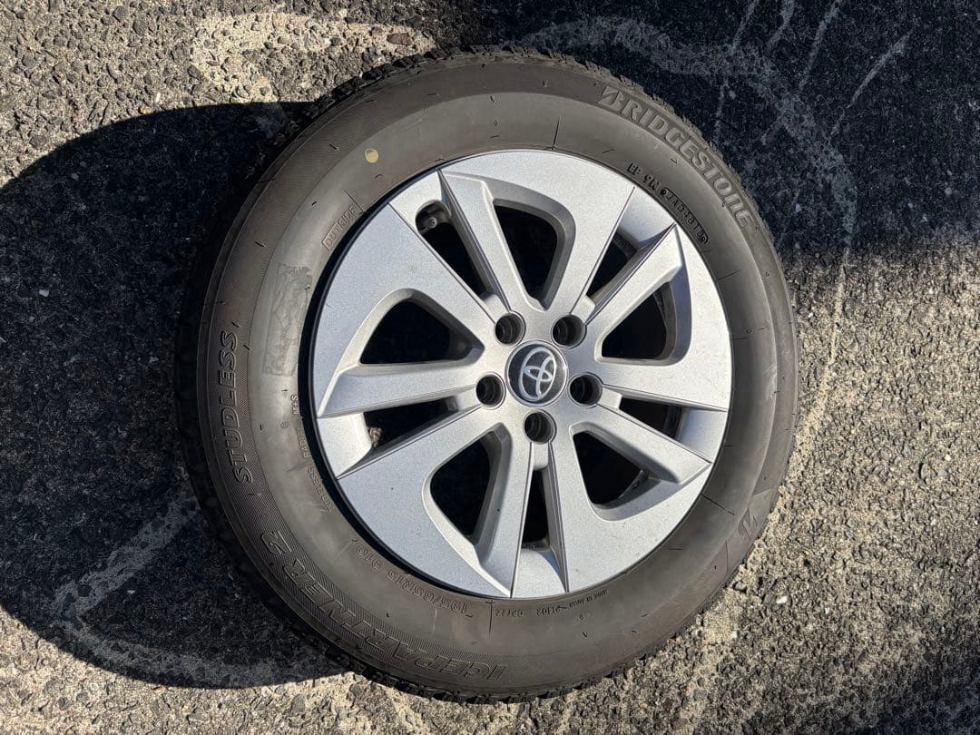 ブリヂストン　プリウス　アルミホイール　スタッドレスタイヤ　195／65R15