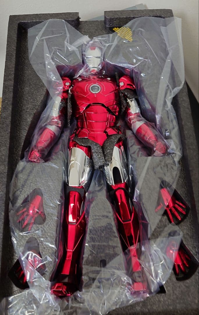 ホットトイズ 1/6アイアンマン・マーク３（レッド＆シルバー版）