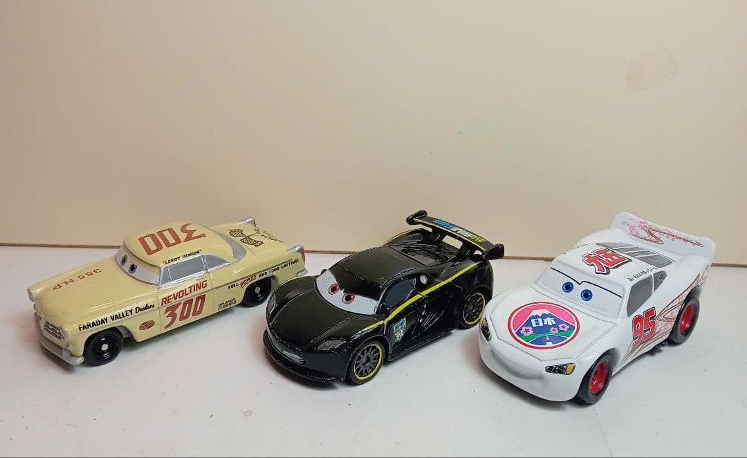 トミカディズニーカーズ3台