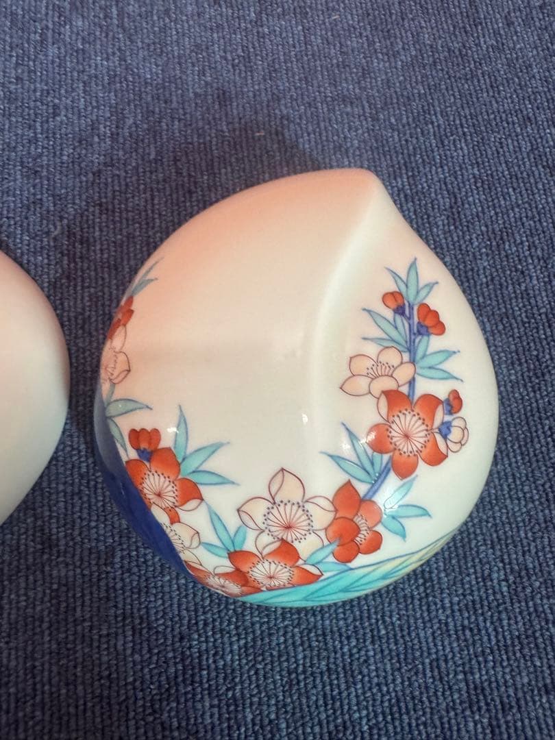 1685 鍋島 畑萬陶苑　色絵桃文 桃形蓋物