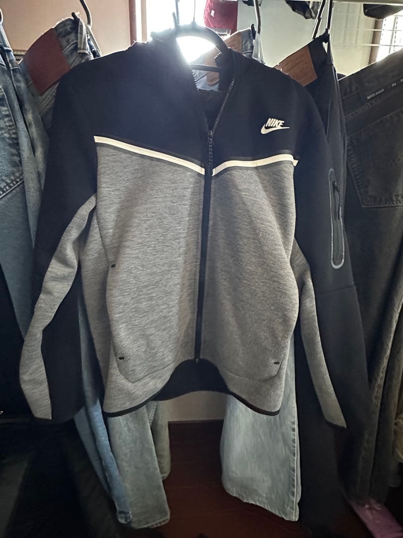 NIKE テックフリース 海外 ブラックグレーMサイズ